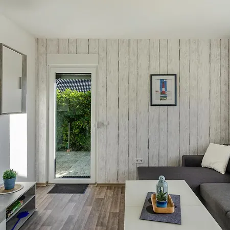 Haus Schlossgarten Semesterbostad Hinte