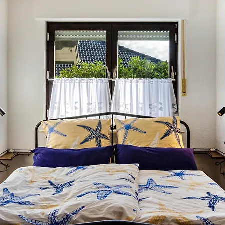 Semesterbostad Haus Schlossgarten Hinte